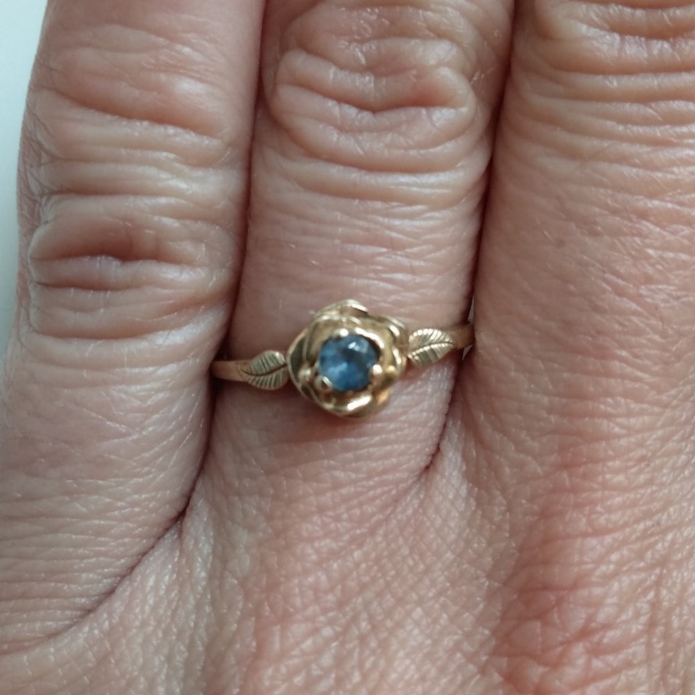 14k gold Montana Sapphire ring